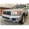 Image 2 : 2002 NISSAN PATHFINDER, SILVER, 346031 KMS, FOUR WHEEL DRIVE. - D732105