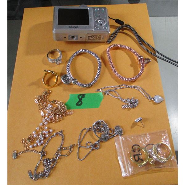 TRAY C/W CAMERA, JEWELRY ITEMS, ETC