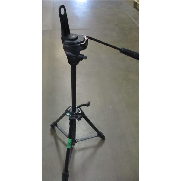 CAMERA STYLE TRIPOD