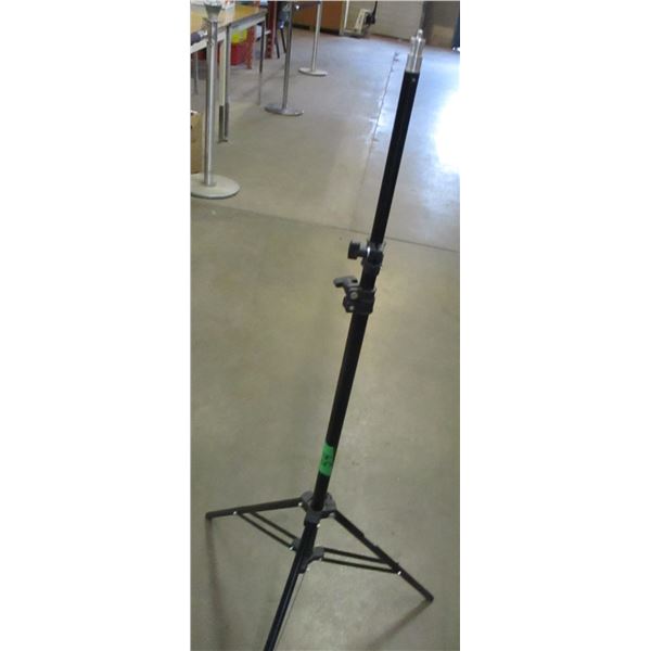 CAMERA TRIPOD (NO BASE)