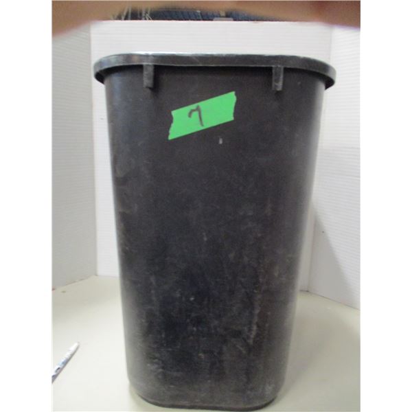 PLASTIC GARBAGE CAN (APPROX. 16")
