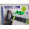 Image 2 : NEW:  PET DE-MATTER BRUSH