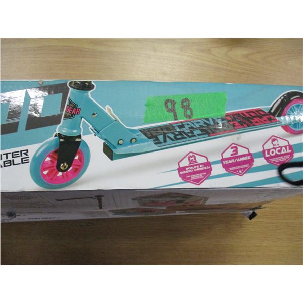 STORE RETURN (AS IS):  FARVE KICK FOLDING SCOOTER