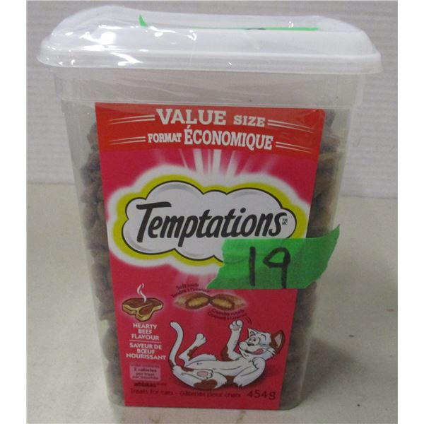 NEW:  TEMPTATIONS HEARTY BEEF CAT TREATS (454G) - TUB