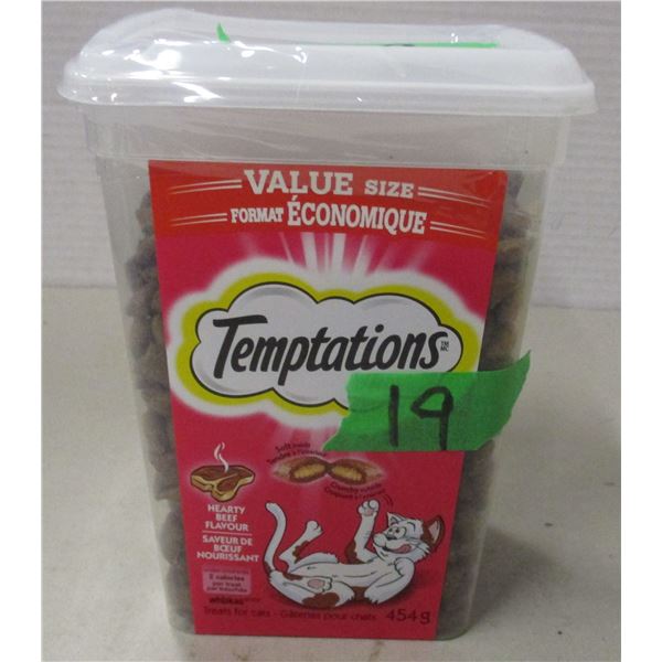 NEW:  TEMPTATIONS HEARTY BEEF CAT TREATS (454G) - TUB
