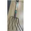 Image 1 : ESTATE:  SHORT HANDLE 5 PRONG FORK
