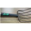 Image 2 : ESTATE:  SHORT HANDLE 5 PRONG FORK