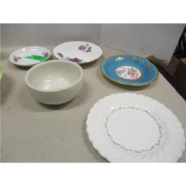 COLLECTABLE:  FLAT C/W WADE BOWL & ASSORTED DISHWARE (BOWLS, PITCHER, SAUCERS, ETC)
