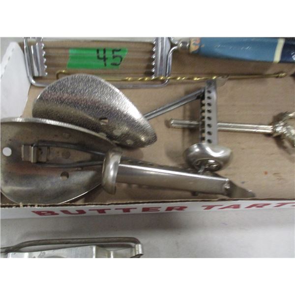 COLLECTABLE:  TRAY C/W EGG SLICER, CHEESE SLICER, STRAINER, ETC