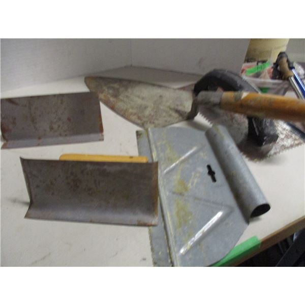 BOX C/W CONCRETE TROWELS