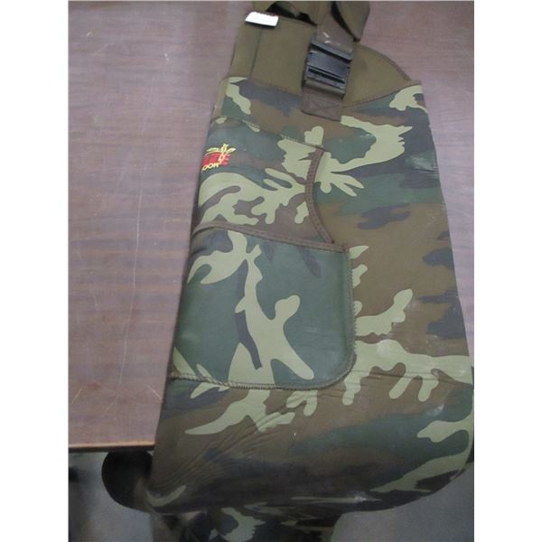 CAMO CHEST WADERS (SIZE LARGE)