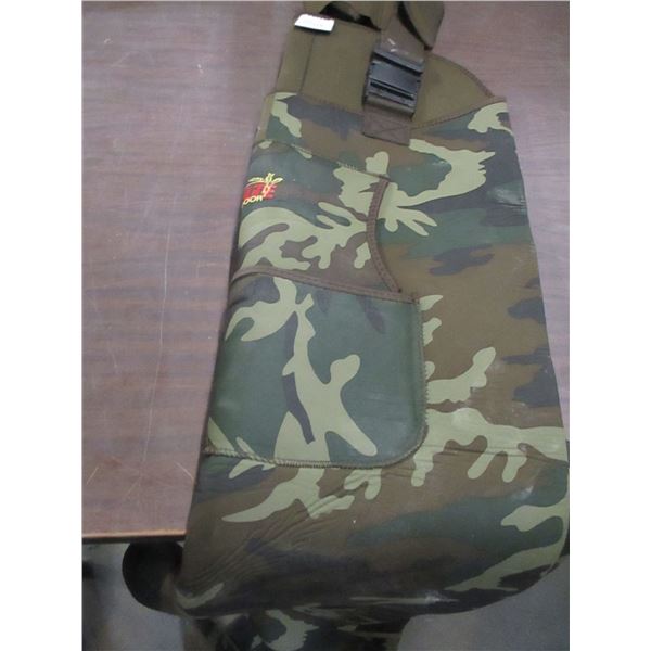 CAMO CHEST WADERS (SIZE LARGE)