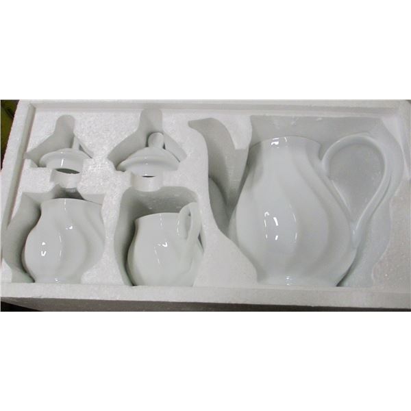 COLLECTABLE:  3 PIECE PORCELAIN TEA SET
