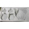 Image 1 : COLLECTABLE:  3 PIECE PORCELAIN TEA SET