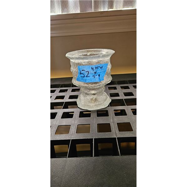 Round thick glass flower pot