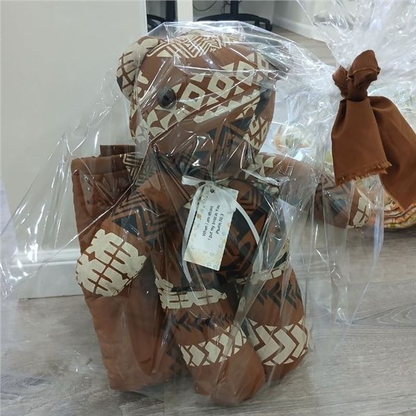 Hawaiian Quilt, Pillow Cases & Teddy Bears