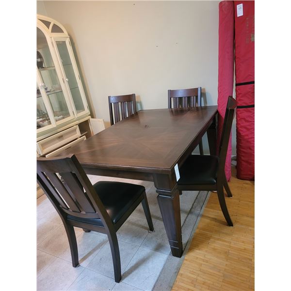 Dining Table & Chairs C