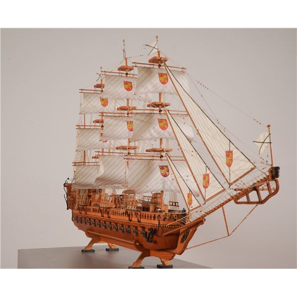 Grand Handcrafted Wood 1.28 Scale Model 17th Century Galleon Warship & Case