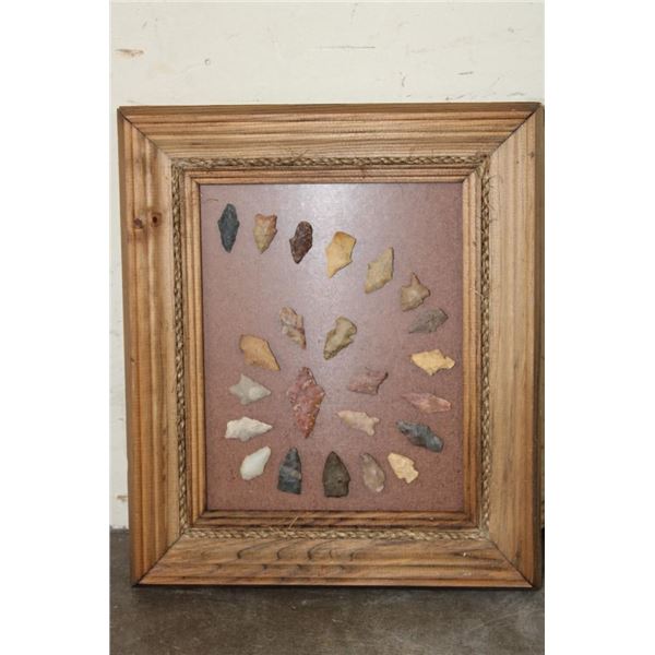 23 Pre-historic American Indian ARROWHEADS with Flint Arrow Points in a Wood Frame