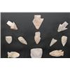 Image 4 : 25 Prehistoric South Texas ARROWHEADS with Bandera Flint Arrow Points in a Glass and Wood Frame