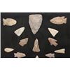 Image 5 : 25 Prehistoric South Texas ARROWHEADS with Bandera Flint Arrow Points in a Glass and Wood Frame