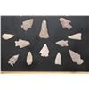 Image 6 : 25 Prehistoric South Texas ARROWHEADS with Bandera Flint Arrow Points in a Glass and Wood Frame