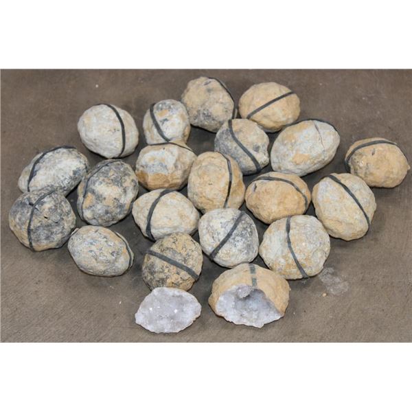 (20) QUARTZ CRYSTAL Geodes (ONE$)