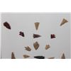 Image 3 : 23 Prehistoric Indian Flint Bird Point ARROWHEADS in a Glass and Wood Frame