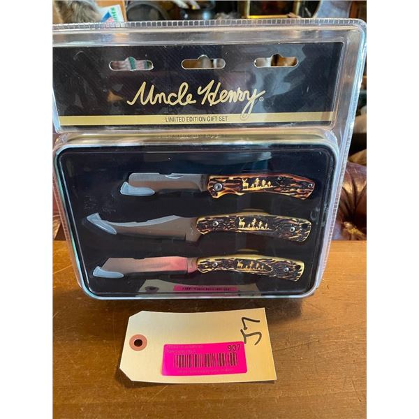 "Old Stock" Uncle Henry Limited Edition Gift set. Includes 3 fixed blade Knives