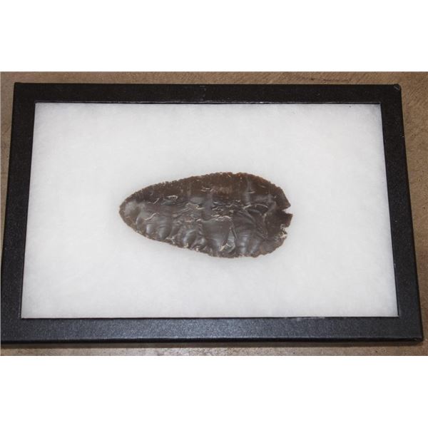 Bandera Flint Base Tang ARROWHEAD in a Display Case