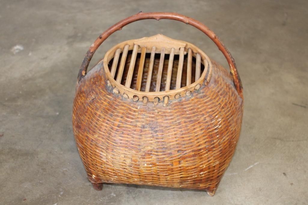 Snake Baskit Antique Hand-woven SNAKE BASKET with a Sliding Lid