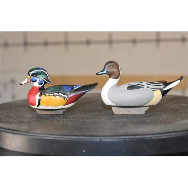 (2) Collectible Miniature Jett Burnet "Ducks Unlimited" Resin Duck Decoys (ONE$)