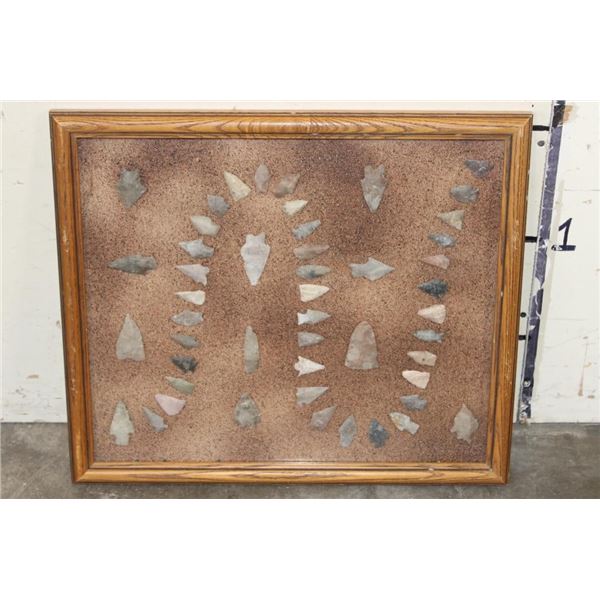 (49 Authentic Prehistoric South Texas Bandera Flint Arrowhead Spear Points in a Glass and Wood Frame