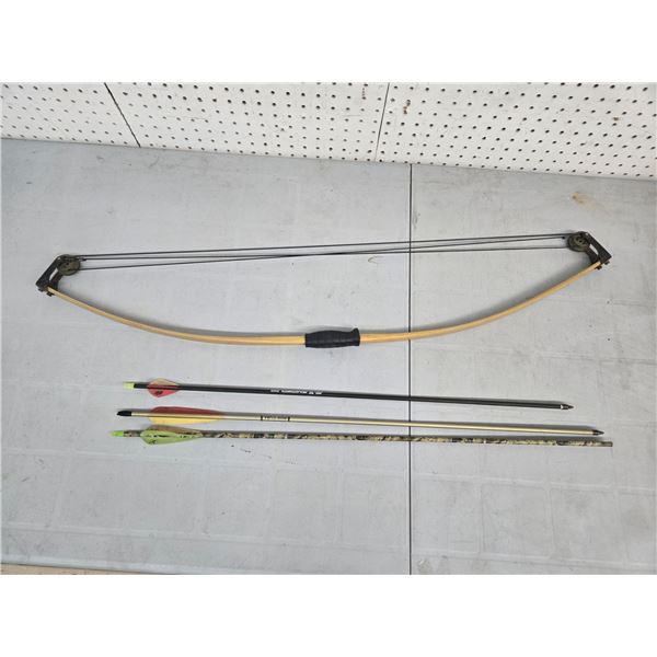 Child's bow with 4 arrows