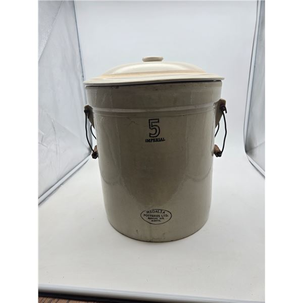 Medalta 5 gallon crock with lid