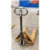 Image 2 : YELLOW LIFT RITE PALLET JACK
