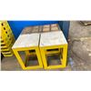 Image 1 : 4 METAL BASE 20X20X28" TABLES PVC TOPS