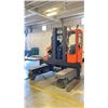 Image 2 : HUBTEX DQ30 3 WHEEL SIDE LOADER ORANGE VIN