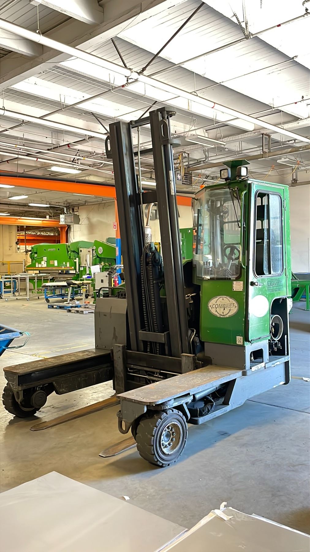 COMBI-LIFT CL20080LC47 3 WHEEL SIDE LOADER GREEN VIN 13604 - Able Auctions