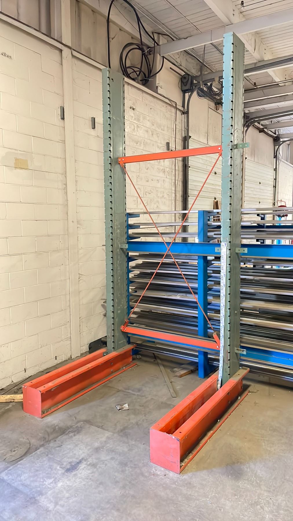 GREEN AND ORANGE CANTILEVER RACKING SYSTEM; 2 UPRIGHTS, 2 BASES, 4 ARMS ...