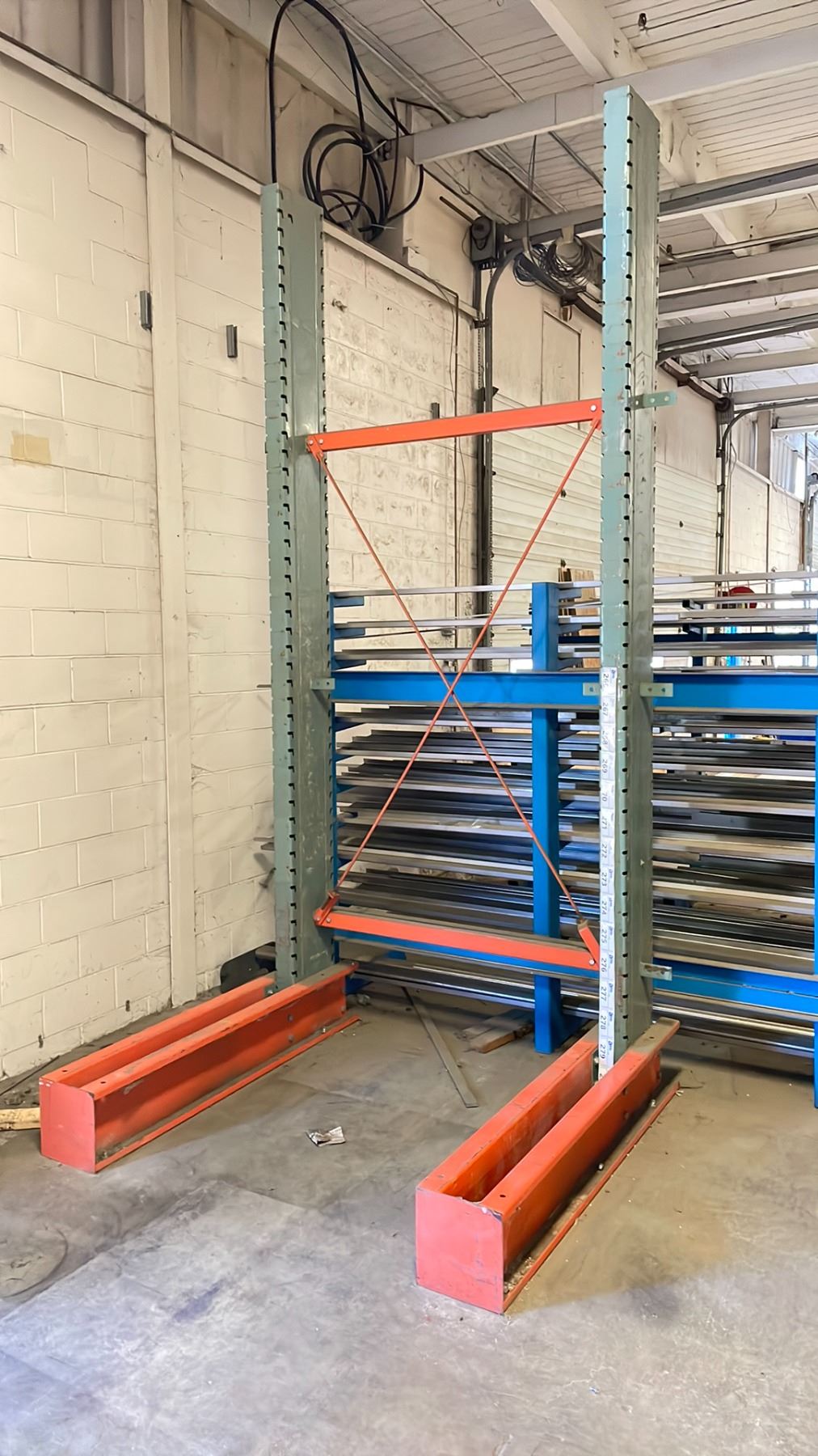 GREEN AND ORANGE CANTILEVER RACKING SYSTEM; 2 UPRIGHTS, 2 BASES, 4 ARMS ...