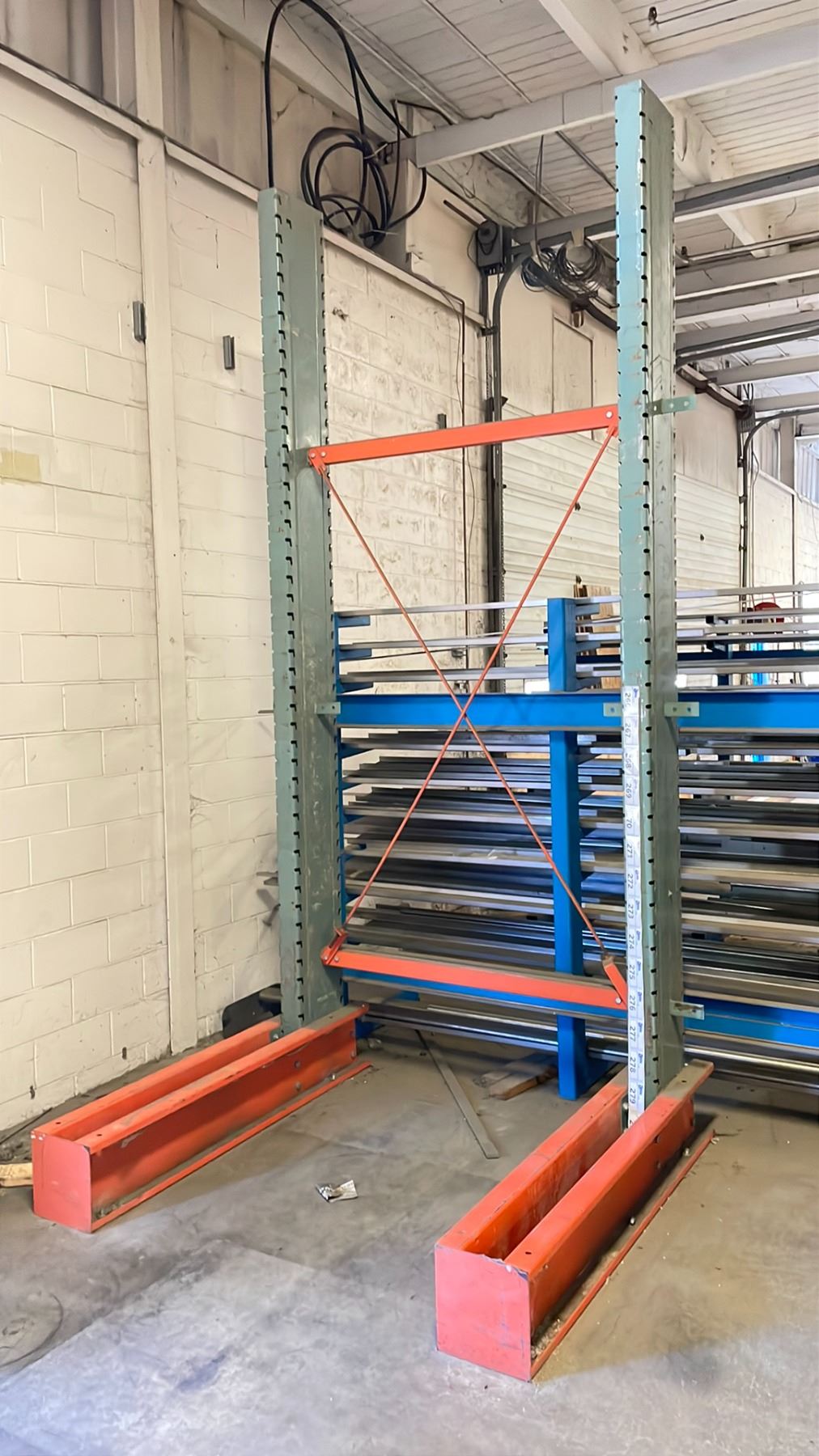 Spreader Racking System GREEN AND ORANGE CANTILEVER RACKING SYSTEM; 2 UPRIGHTS, 2 BASES, 4 ARMS ...