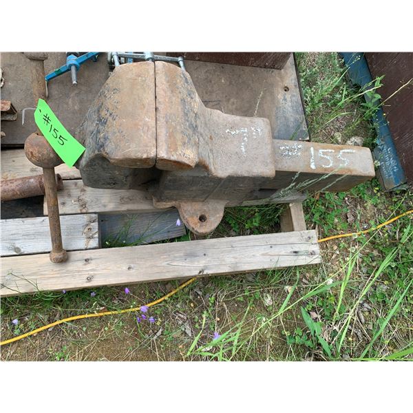Very Old 7in. Vice approx. 120lbs.