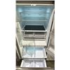 Image 2 : HISENSE STAINLESS STEEL FRENCH DOOR FRIDGE WITH ROLLOUT FREEZER 30"W