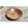 Image 5 : SHELF OF WOODEN HOME DECOR ITEMS