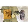 Image 2 : SHELF OF WOODEN HOME DECOR ITEMS