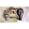 Image 4 : SHELF OF WOODEN HOME DECOR ITEMS