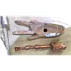 Image 2 : SHELF OF WOODEN HOME DECOR ITEMS