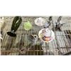 Image 4 : SHELF OF ASSORTED HOME DECOR ITEMS