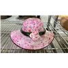 Image 2 : PINK DECORATIVE GLASS HAT